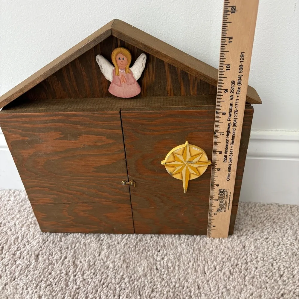 N/A charming wooden